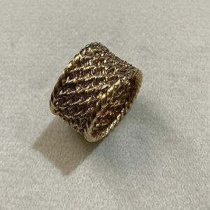 Elegant 10k Gold-Woven Ring Size 6.